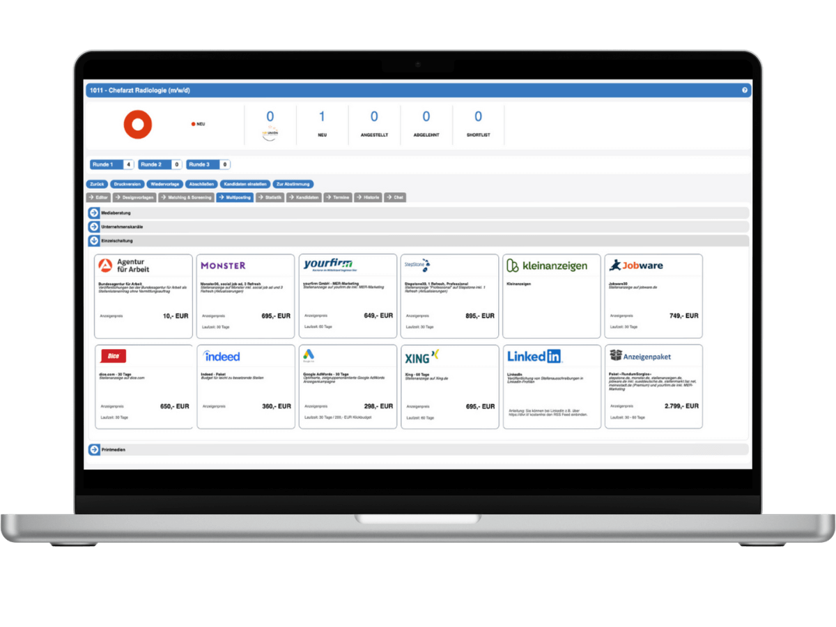 Mockup von einem Laptop mit Informationen über das Multiposting